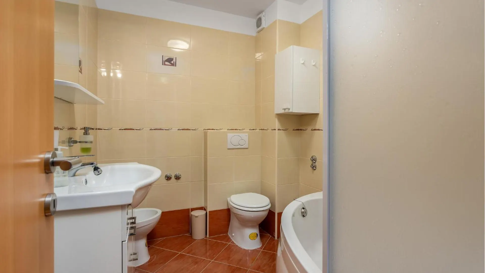別荘 Gorgeous Home In Njivice With Kitchen